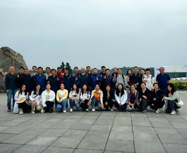 躍動春光，共赴夏至 ——中國農(nóng)墾經(jīng)濟發(fā)展中心組織開展春游暨職工健步走活動