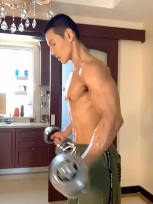 只有霸道的人才能征服世界健身日常健身搞笑搞笑健身房健身vlog
