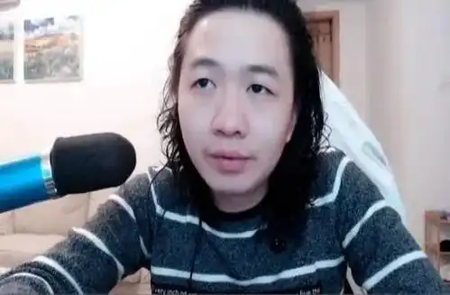 竟有主播比吕德华更夸张耀扬成公认最菜主播,一天砸十几个键盘
