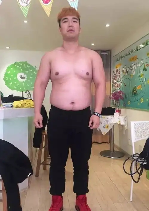 八块腹肌的健身人气王,曾经也是204斤的油腻肥宅
