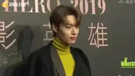 黄明昊给蔡徐坤讲笑话一块玻璃从20楼掉下来,它会说什么
