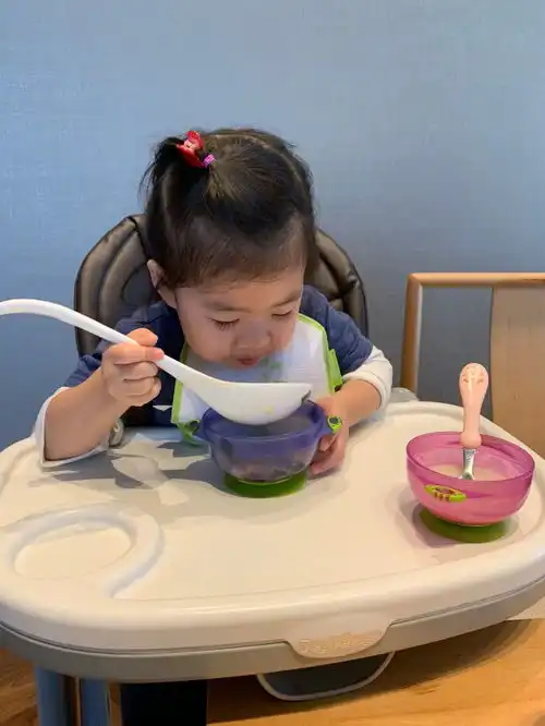 章子怡晒女儿照片称,我醒宝对自己的成长真是相当的负责任
