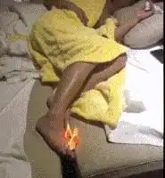 搞笑内涵见过,但没见过用大拇指掏的
