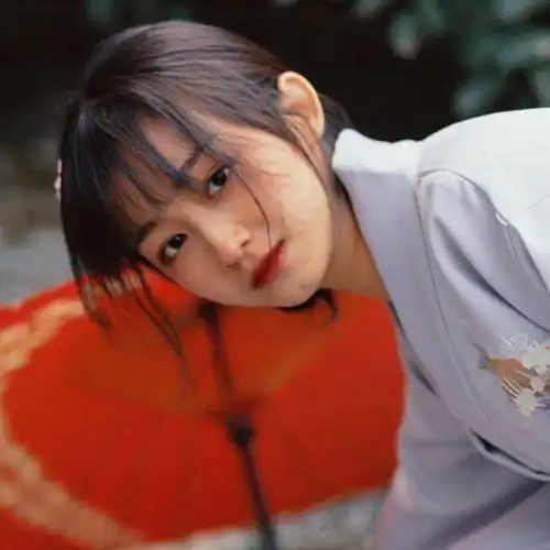 来收藏一组靓女女生头像啦
