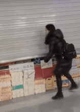 搞笑段子笑话gif趣图本人孕妇,最近腰疼的厉害
