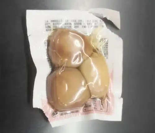 搞笑图片撕不开咬不烂,没剪刀不能吃卤蛋方便面
