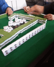 搞笑图片gif笑话段子五一您还出门吗
