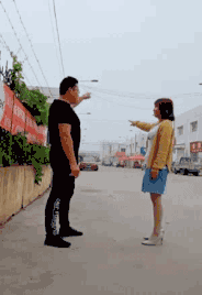 搞笑gif趣图女神与丑女,只差一个百万修图师
