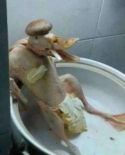 搞笑图片小心笑尿你注意你的笑姿哦