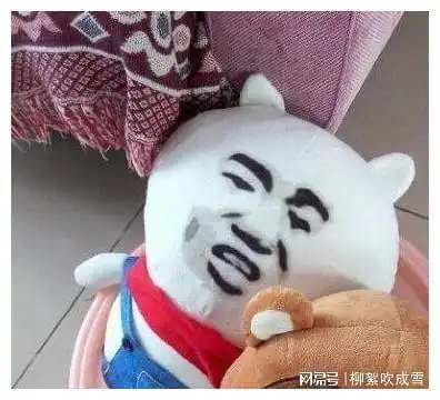 搞笑图片幽默段子笑话哥们,用这么大的铁桶泡茶,你咋想的
