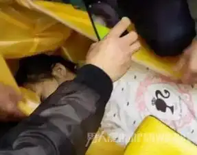 德情侣残害中国女生曾发生3人性关系嫌犯为局长继子
