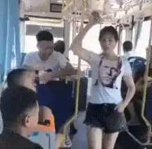 搞笑图片比撞衫还尴尬的,是人家比你雄伟
