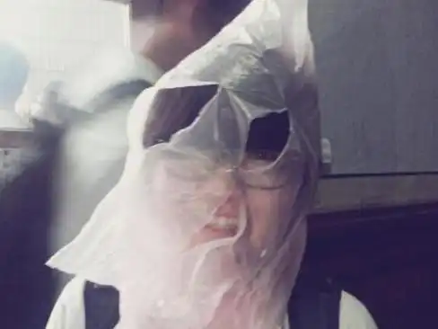 搞笑图片有了这个之后,再也不用担心刮风下雨我被淋啦
