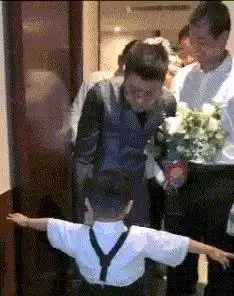 搞笑gif我发现了我讨厌的不是广场舞,是大妈
