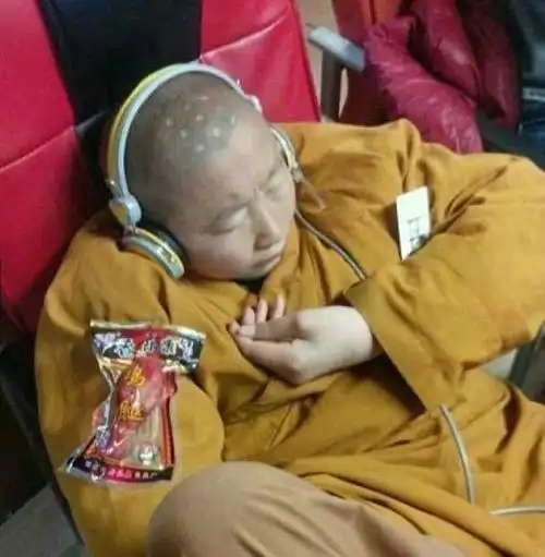 搞笑动图段子大师快醒醒,下机时间到了

