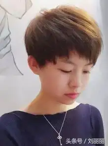 短发就该这样剪,不仅精致,重要的是看着好乖
