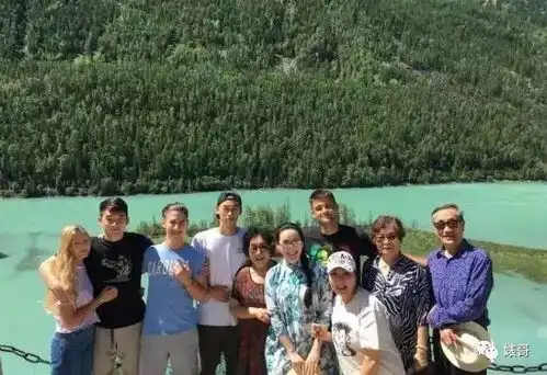 林依轮14岁小儿子交女友了老婆晒出玩耍照片,网友真开明

