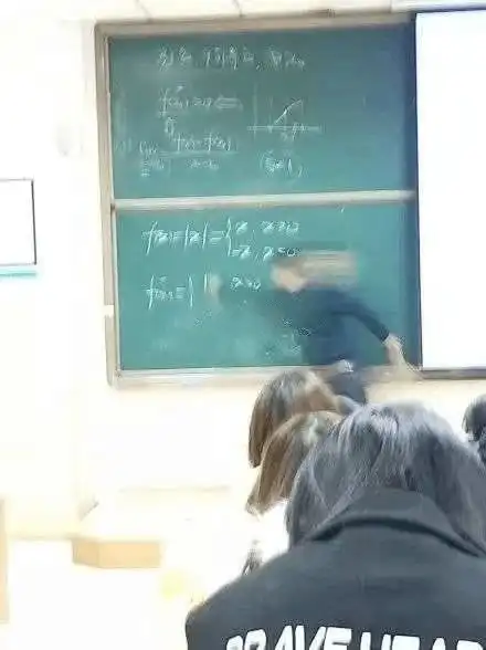 室友喝醉后被贴出一对亮晶晶的奶哈哈哈哈哈
