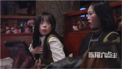 搞笑打电话2女神给猪小明打电话要照片,结果瞟一眼吐了一地
