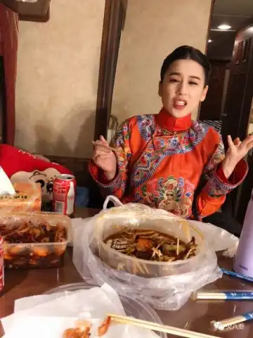 黄圣依这波表情包太萌啦杨子用一顿香辣蟹为大家谋福利
