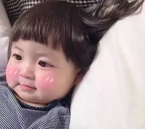 幽默搞笑段子集哈哈哈,好像没有吧我觉得,讲话不都一样吗大家
