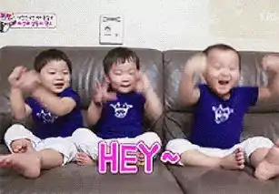 红遍朋友圈的三胞胎,原来生活在这样一个家庭里面
