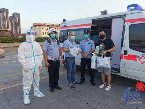 一线直击在这场没有硝烟的战役里,民警们那些暖心事
