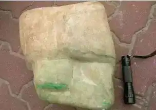 赌石场口与皮壳特征
