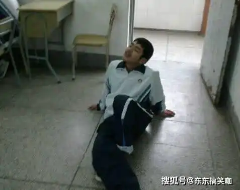 搞笑图片搞笑段子什么叫惊喜妹子醒来看到这个肯定会惊喜
