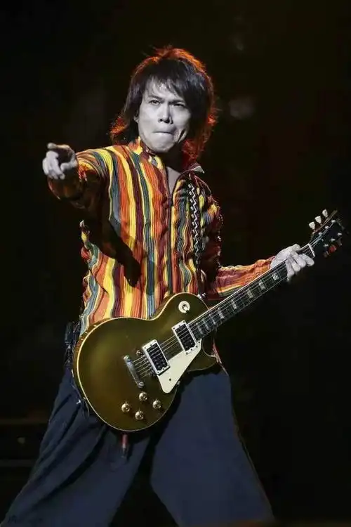 华晨宇粉丝怼伍佰,除了挪威森林还有啥,五百竟然无言反驳
