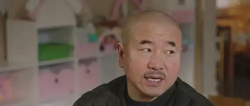 乡14王小利搞笑是必须的,不但给师父看,更是给观众看
