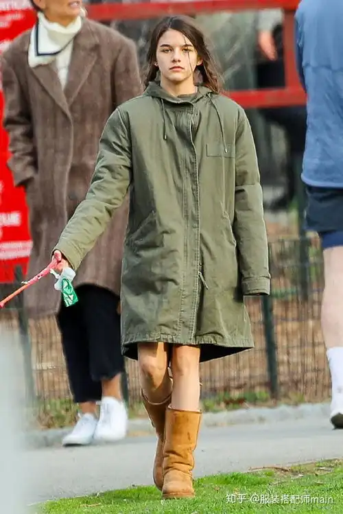 小苏瑞偷穿妈妈衣服廓形棉服配靴子大方秀腿,迷之搭配意外好看
