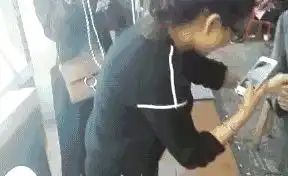 搞笑图片突然觉着自己身材不错,赶紧自拍一张
