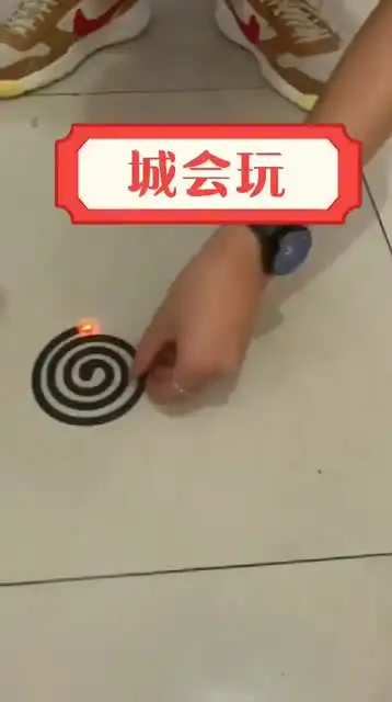 吹风机配蚊香了解一下,吓得蚊子瑟瑟发抖,这也太会玩了
