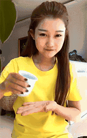 李姐笑话请不要在电梯里吸烟
