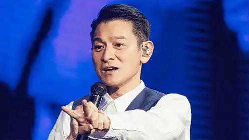 刘德华深情献唱爱你一万年,伴舞穿婚纱被搂怀中表情像在演我