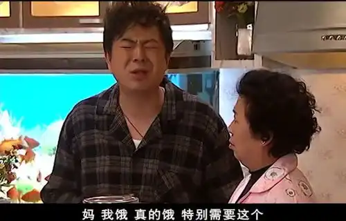 搞笑一家人儿子觉得自己父亲是二次更年期
