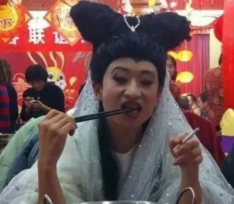 搞笑幽默段子笑话图片不笑你抽我离了两次婚,现在还是一个人
