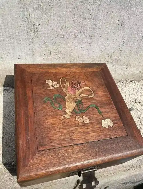 搞笑图片还以为在备考复习,结果却是在打麻将
