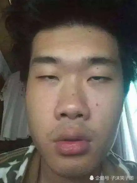 搞笑gif丑成这样你玩自拍,让我想到了我的一双拖鞋
