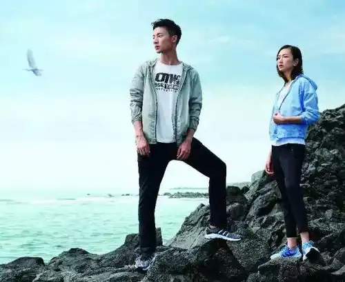 多一度热爱,这个夏日走路带风
