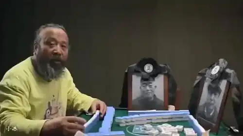 大鹏打麻将决定碰不碰,把两个牌友已经等成骨灰盒了太搞笑了
