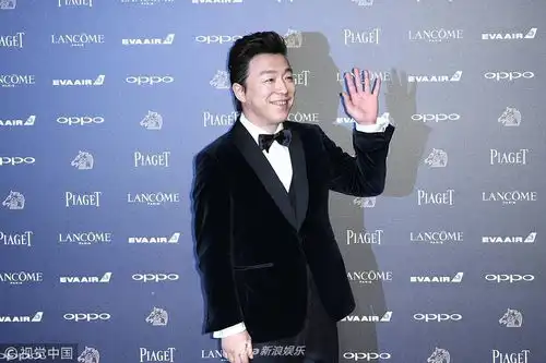 组图黄渤耍宝亮相金马奖时隔8年能否再次登顶影帝
