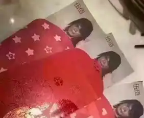 笑点gif趣图收到伍佰红包,开心到眼泪掉下来
