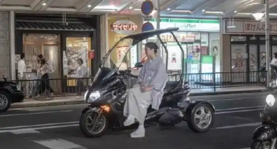 搞笑gif这样在健身房骑车减肥,不如回家骑车去