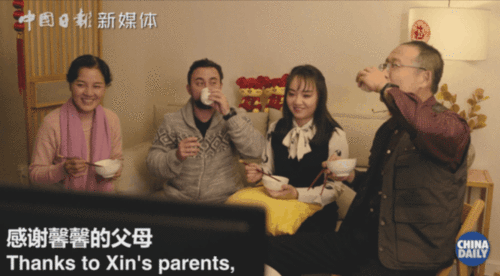 爆笑洋女婿陪打麻将闯年关,摆出一排南
