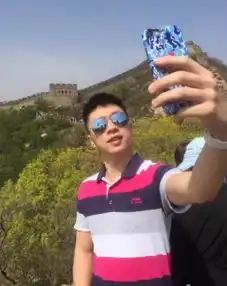 阿拉伯小傻子马龙搞笑图片地主家的傻儿子
