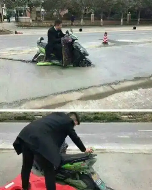 搞笑图片妈妈,旁边的那个大哥哥好丑,笑起来怎么更丑

