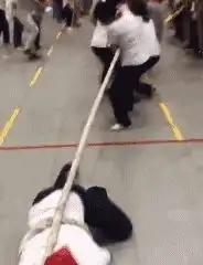 真尴尬,姑娘穿成这样还敢在公交车上睡觉,旁边小伙的手在干嘛