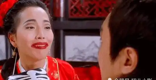 为什么周星驰电影中的丑女角色很多是为了增添喜剧效果,还是凸显出内在美

